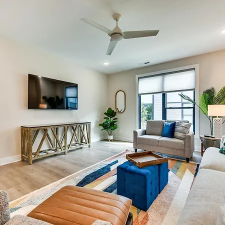 Holiday home Modern + Stylish Condo: 5 Mi To Downtown