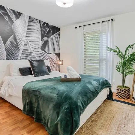 Vibrant South Clt Oasis, 3brs, Patio, Fire Pit * Charlotte