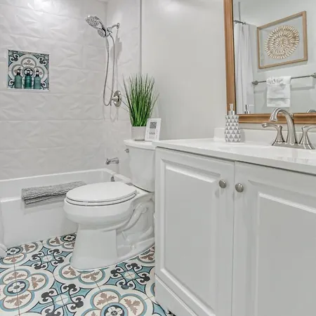 Vibrant South Clt Oasis, 3brs, Patio, Fire Pit Charlotte