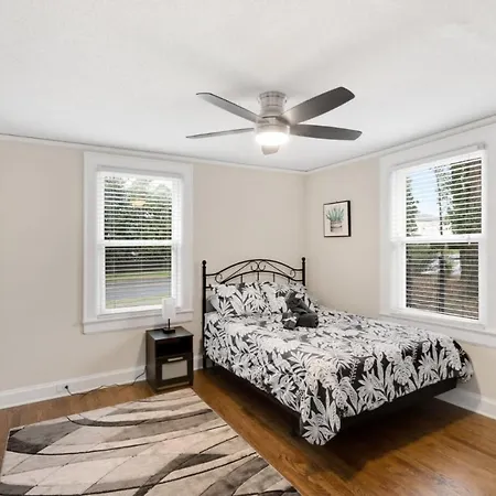 Adorable 3 Bedroom - Minutes To Uptown * Charlotte