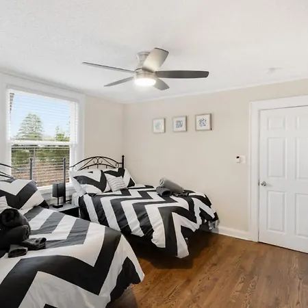 Adorable 3 Bedroom - Minutes To Uptown * Charlotte