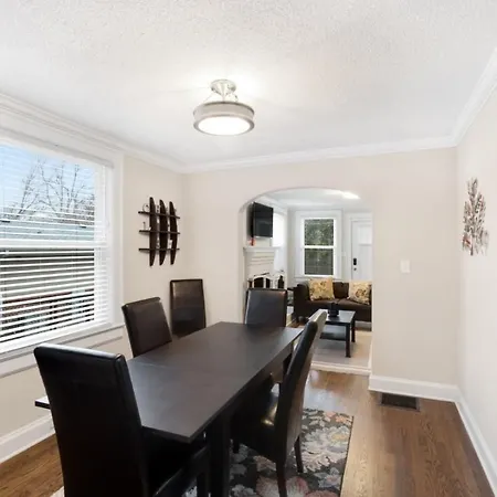 Holiday home Adorable 3 Bedroom - Minutes To Uptown *