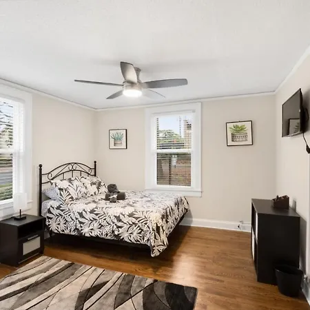 Holiday home Adorable 3 Bedroom - Minutes To Uptown Charlotte