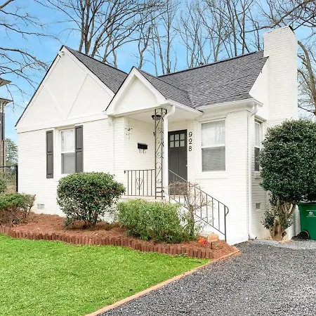 Holiday home Adorable 3 Bedroom - Minutes To Uptown *