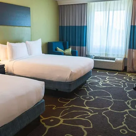 Hotel Doubletree By Hilton Uptown 3*