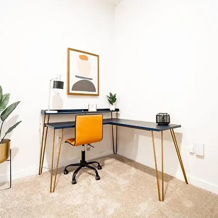 Luxury Wifi, Gym, Pool, Shops & Food! Unit 329 Apartment *