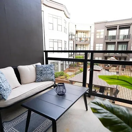 Luxury Wifi, Gym, Pool, Shops & Food! Unit 329 * Charlotte