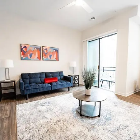 Luxury Wifi, Gym, Pool, Shops & Food! Unit 329 Charlotte