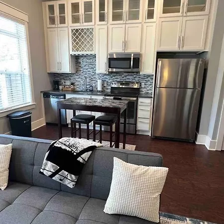 In Plaza Midwood- Fast Wifi-king Bed Apartment Charlotte