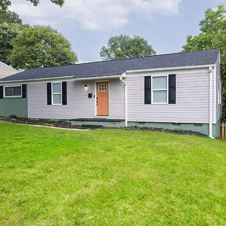 4 Bedroom - 5 Min To Uptown Holiday home *