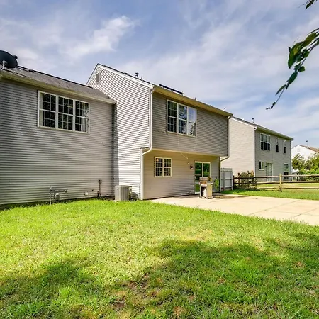 Quiet With Backyard And Grill! Holiday home
