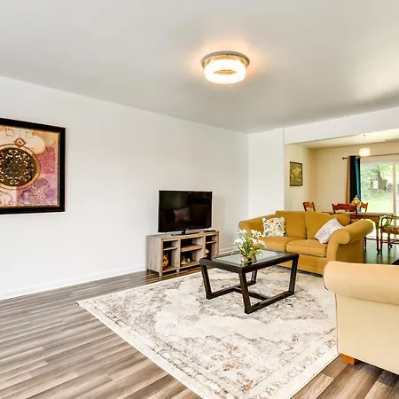 Quiet With Backyard And Grill! Holiday home *