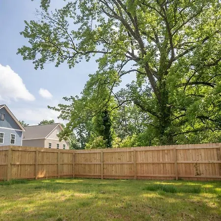 Holiday home Fenced Yard Charlotte