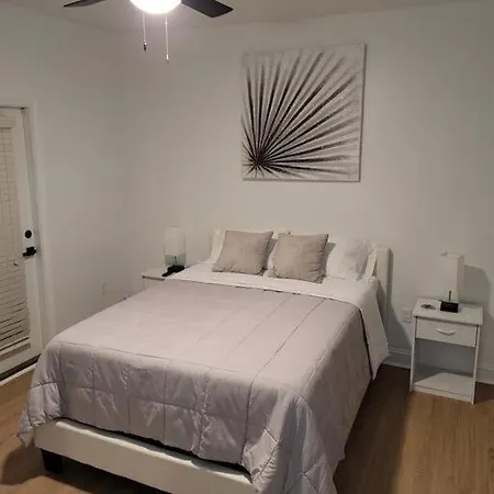 South Charlotte's Cozy & Modern Apartment