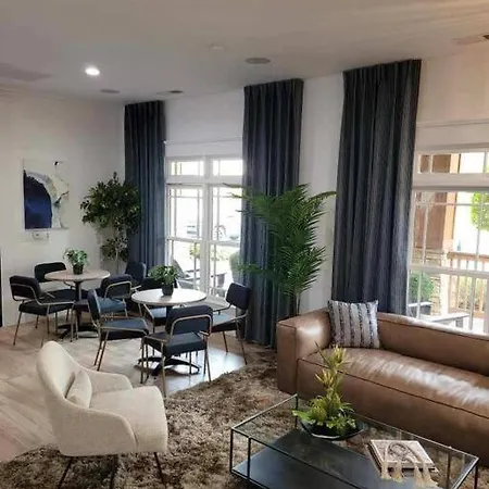 South Charlotte's Cozy & Modern Apartment *