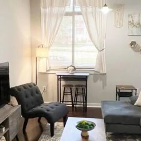 Townhouse In Uptown King Bed-wi-fi-full Kitchen- Washer & Dryer Charlotte