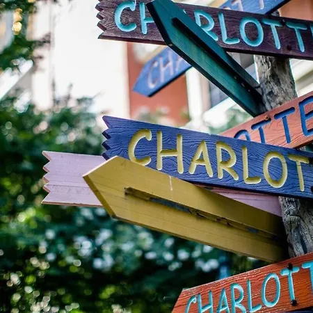 Townhouse In Uptown King Bed-wi-fi-full Kitchen- Washer & Dryer Charlotte