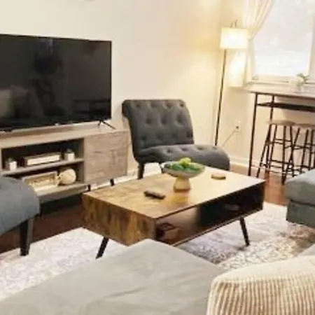 Apartment Townhouse In Uptown King Bed-wi-fi-full Kitchen- Washer & Dryer