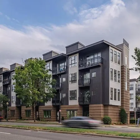 Townhouse In Uptown King Bed-wi-fi-full Kitchen- Washer & Dryer Charlotte
