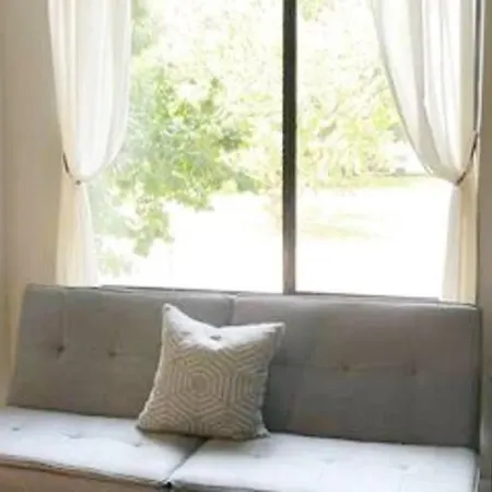 Townhouse In Uptown King Bed-wi-fi-full Kitchen- Washer & Dryer Apartment *