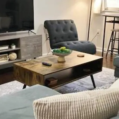 Apartment Townhouse In Uptown King Bed-wi-fi-full Kitchen- Washer & Dryer