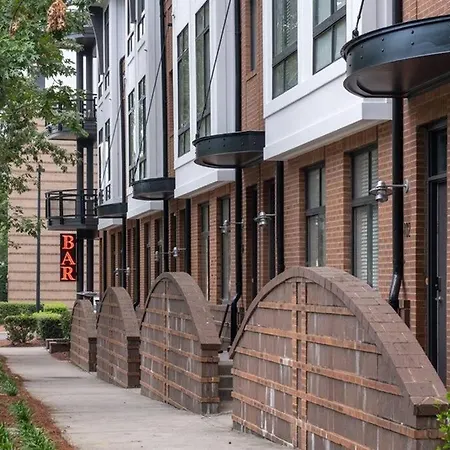 Apartment Townhouse In Uptown King Bed-wi-fi-full Kitchen- Washer & Dryer *