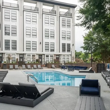 Townhouse In Uptown King Bed-wi-fi-full Kitchen- Washer & Dryer Apartment Charlotte