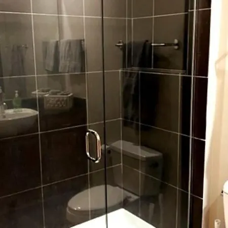 Townhouse In Uptown King Bed-wi-fi-full Kitchen- Washer & Dryer * Charlotte