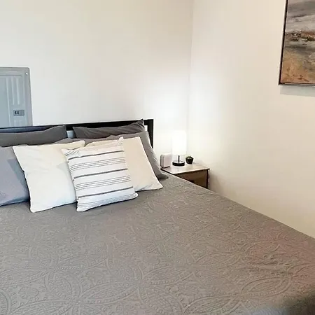 Apartment, Queen Bed, Wifi, Kitchen, Washer & Dryer In Apartment Charlotte