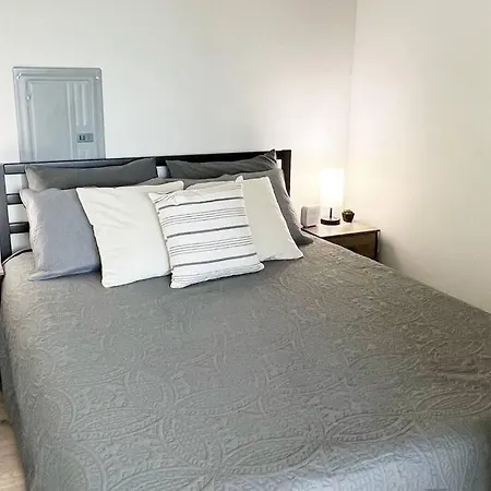 Apartment, Queen Bed, Wifi, Kitchen, Washer & Dryer In *