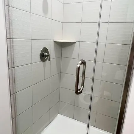 Apartment, Queen Bed, Wifi, Kitchen, Washer & Dryer In *