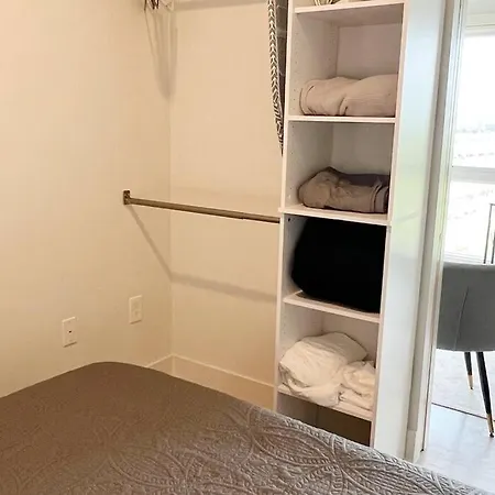 Apartment Apartment, Queen Bed, Wifi, Kitchen, Washer & Dryer In