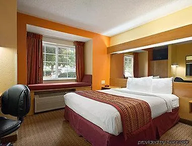 Microtel By Wyndham Airport Hotel