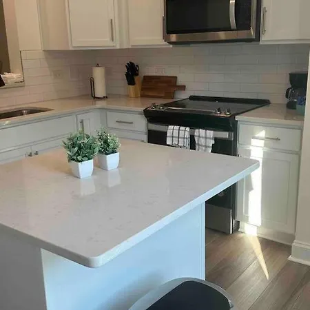 Townhouse Near Uptown Charlotte! -ev Ready- Apartment *