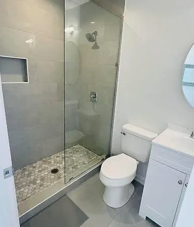 Modern Near Uptown Clt, Airport And Holiday home Charlotte