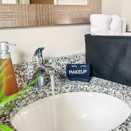 Serenity 12min From Uptown & Spectrum Ctr Holiday home *