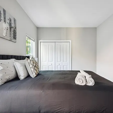 Serenity 12min From Uptown & Spectrum Ctr Holiday home *