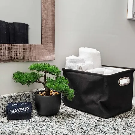Serenity 12min From Uptown & Spectrum Ctr Holiday home