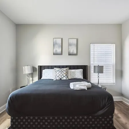 Serenity 12min From Uptown & Spectrum Ctr Holiday home *