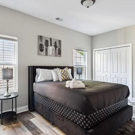 Serenity 12min From Uptown & Spectrum Ctr