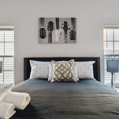 Serenity 12min From Uptown & Spectrum Ctr Holiday home