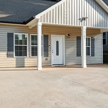 Serenity 12min From Uptown & Spectrum Ctr Holiday home *