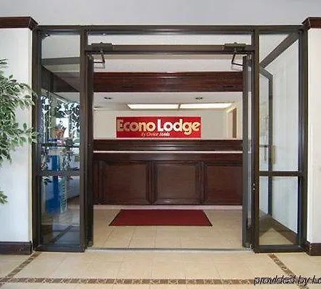 Quality Airport-near Uptown 2*