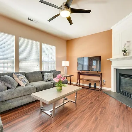 Townhome W/ Deck: 18 Mi To Downtown! * Charlotte
