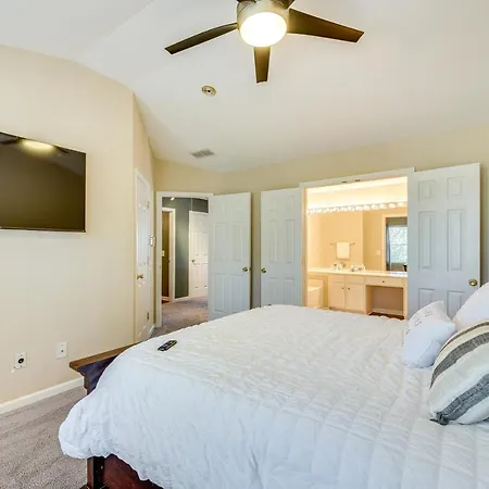 Townhome W/ Deck: 18 Mi To Downtown! *