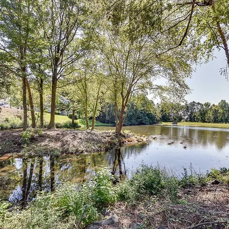Holiday home Townhome W/ Deck: 18 Mi To Downtown! Charlotte