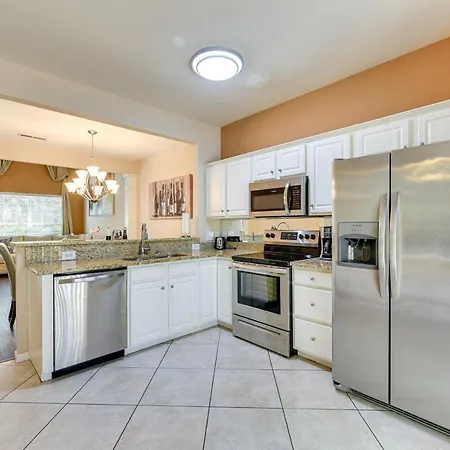 Townhome W/ Deck: 18 Mi To Downtown! Holiday home Charlotte