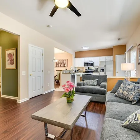 Townhome W/ Deck: 18 Mi To Downtown! Charlotte