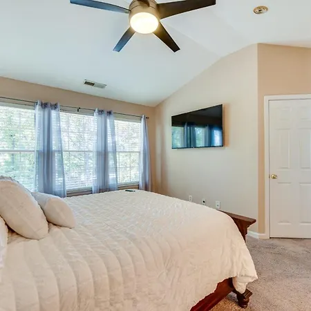 Townhome W/ Deck: 18 Mi To Downtown! *