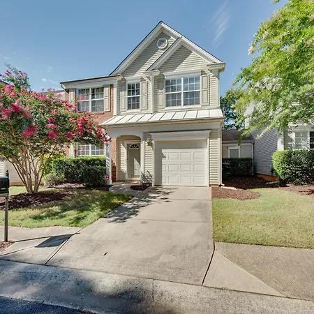 Townhome W/ Deck: 18 Mi To Downtown!